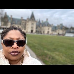 Meet your Posher, Rena